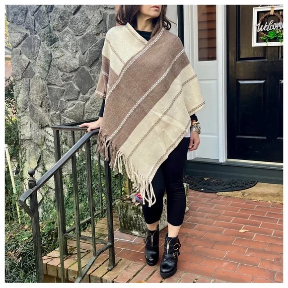 #15 CHIC KNIT BOHO FRINGED PONCHO - Picture 2 of 6